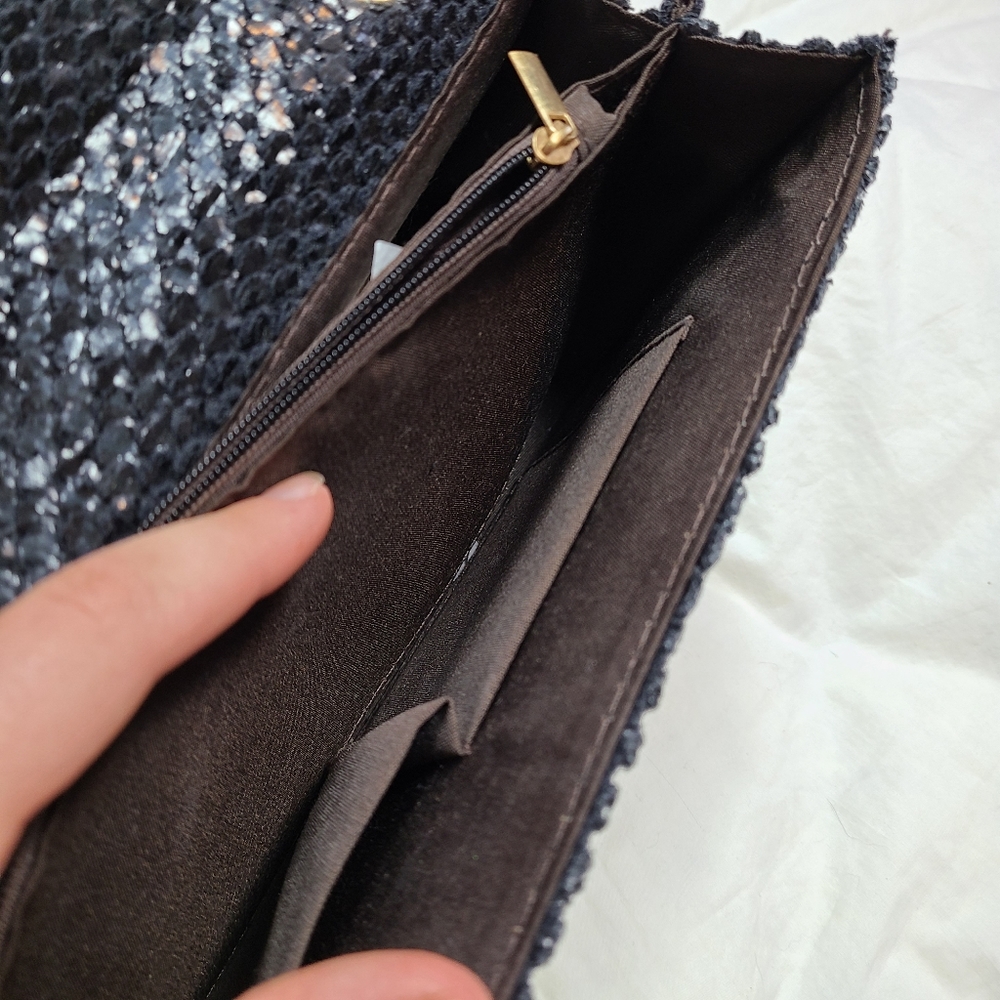 Black and Gold Purse - Picture 3 of 10